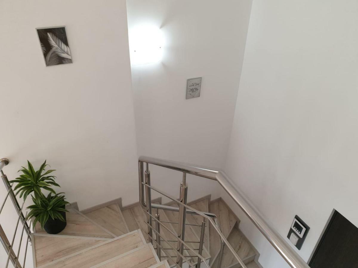 Apartament Ana Premium Lägenhet Oradea Exteriör bild